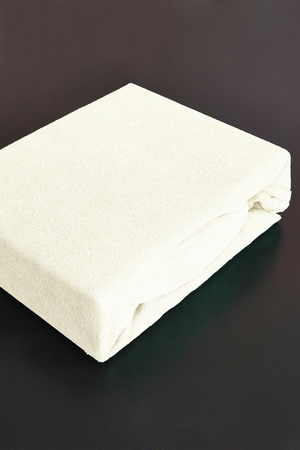 Froté prostěradlo je příjemné na dotek a hřejivé, vhodné k celoročnímu použití. Materiál: 80%bavlna, 20%