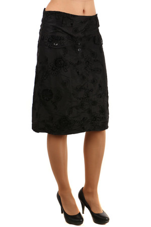 Stylová dámská eleganrní sukně s jemnýv vzorem květin. Skrytý zip na boku. Midi délka ke kolenům. Materiál: 100%