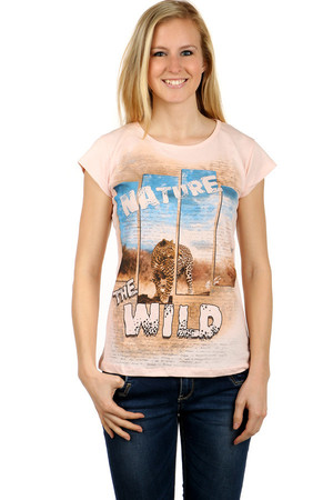 Dámské bavlněné tričko. Přední díl s nápisem a safari potiskem.Zadní díl jednobarevný. Tričko má kulatý