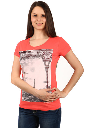 Moderní dámské tričko s potiskem na předním díle. Krátký rukáv. Kulatý výstřih. Vhodné pro běžné nošení i