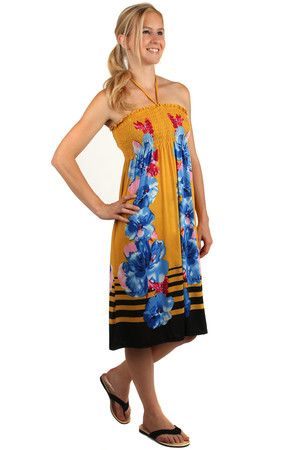 Letní plážové šaty bez ramínek, s květinovým potiskem. Na hrudi žabkování. Materiál: 65% polyester, 35% bavlna.