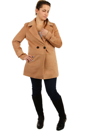 Krátký dámský oversized kabát na knoflík. Provedení bez kapuce. Vhodný na zimu. Materiál: 77% polyester, 20%