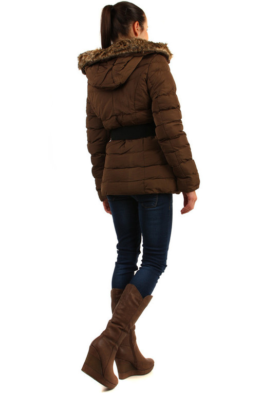 Zimní dámská bunda s páskem a kožíškem na kapuci
