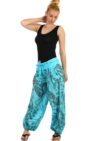 Stylové dámské vzorované kalhoty volného střihu - harémky s ozdobným páskem a knoflíky. široká paleta barev