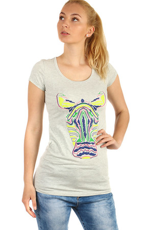 Dámské bavlněné tričko s obrázkem zebry. Kulatý výstřih, krátký rukáv. Prodloužené délky trika, bylo využito