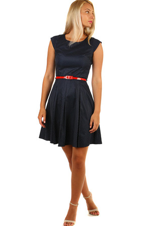 Elegantní, jemně puntíkované šaty áčkového střihu s páskem. Velikost puntíku 0,2 cm. Až do velikosti 44. Vhodné
