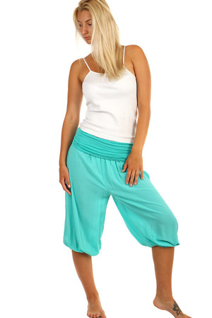 Jednobarevné 3/4 harémové kalhoty pro volný čas v různých pastelových barvách. splývavá tkanina volného střihu,