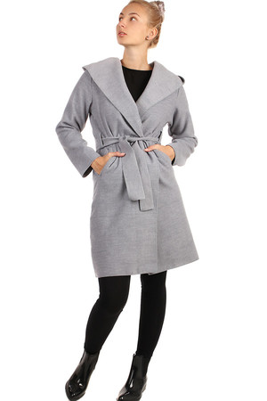 Dámský zavinovací kabát bez zapínání z příjemné fleecové látky. delší délka dlouhý rukáv výrazný límec s