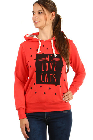 Mikina s kapucí a nápisem We love cats. Materiál: 95% bavlna, 5% elastan.