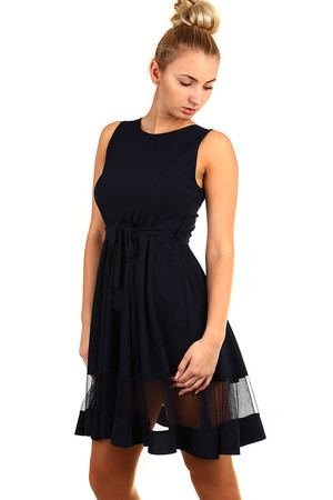 Dámské kratké společenské šat. dvojvrstvý vzhled s průhlednou části na sukni s tylovou sukní v áčkovém střihu