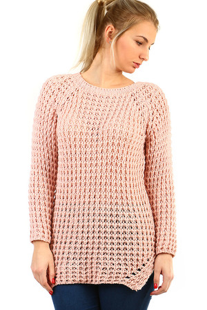 Dámský pletený svetr. delší pohodlný střih po stranách dole elegantní rozparek příjemný a hřejivý materiál