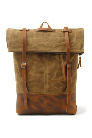 Neformální plátěný batoh vintage styl detaily z hovězí kůže kapacita 20 litrů zapínání na zip a patenty uvnitř