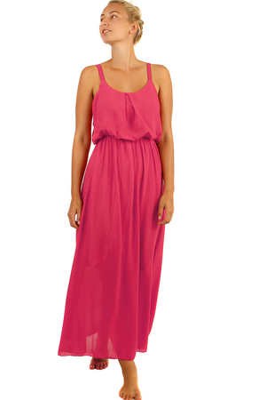 Letní jednobarevné maxi šaty, které zdobí krajkové ramínka. rovný výstřih s ozdobným skladem uprostřed předního