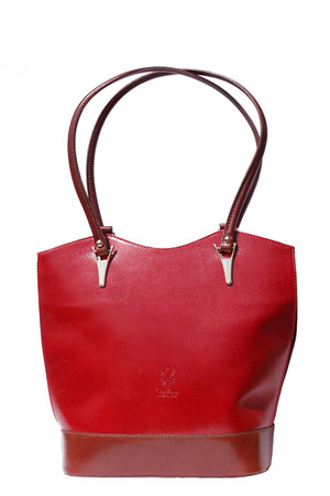 Prostorná kožená taška s nastavitelným uchem - popruhem vhodná do města i na cestování. Lze nastavit na variantu