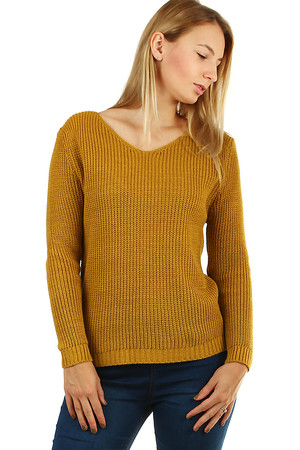 Dámský svetr s dlouhým rukávem a s ozdobnými průstřihy na zádech ve tvaru véčka. jednobarevný střední délka