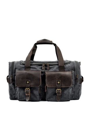 Prostorná cestovní taška s koženými detaily úložný prostor kompletně podšitý zapínání dvoucestným zipem