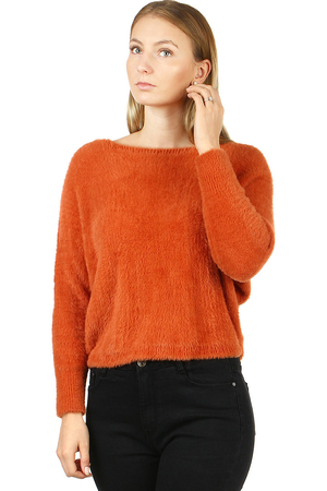 Chlupatý dámský svetr v mnoha barvách. kratší délka do pasu lodičkový výstřih rukávy netopýřího střihu
