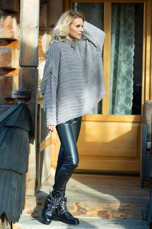 Dámský oversized pulovr: žebrovaný vzor níže položené rukávové švy vlnící se volný stojáček maxi/oversized
