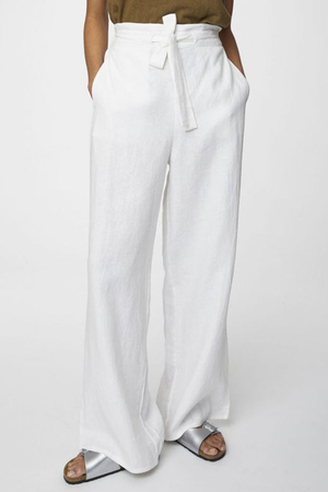 Konopné bílé kalhoty na léto pro příznivce přírodních materiálů a udržitelné módy pohodlné a v teple chladivé