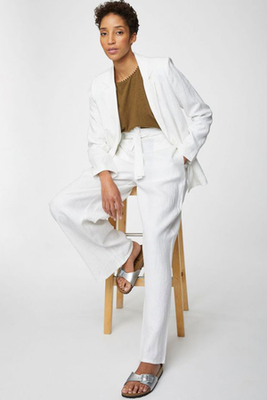 Konopné bílé kalhoty na léto pro příznivce přírodních materiálů a udržitelné módy pohodlné a v teple chladivé