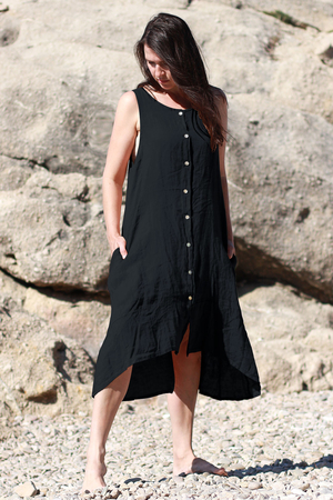 Letní dámské lněné šaty s knoflíky jednobarevné provedení midi délka bez rukávu na úzká ramínka kulatý