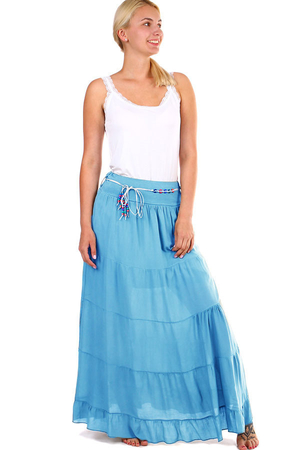 Dámská jednobarevná letní maxi sukně s ozdobným provázkovým páskem. Sukně má všitou spodničku a pružný,