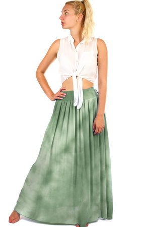 Dámská letní batikovaná dlouhá sukně s ozdobným páskem. Sukně má pružný žebrovaný pas s protaženou gumou a
