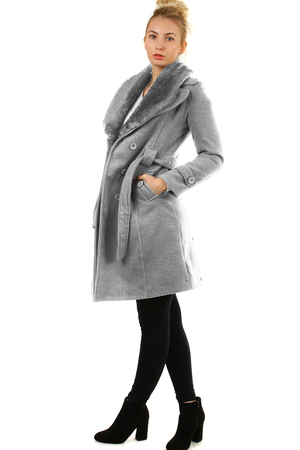 Flaušový dámský kabát jednobarevné provedení áčkový střih límec s odnímatelnou kožešinou knoflíkové