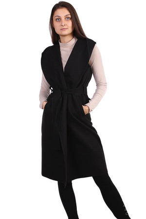 Příjemná dámská vesta z hladkého flísu v délce ke kolenům jednobarevná bez zapínání s kapucí výpustkové kapsy