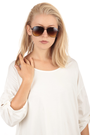 Stylové sluneční brýle Pilot s tenkými obroučkami. Dodávány s různěbarevnými skly s UV filtrem, barva obrouček se